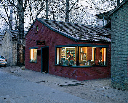 798艺术区现代艺术书店,即早期的红色书店