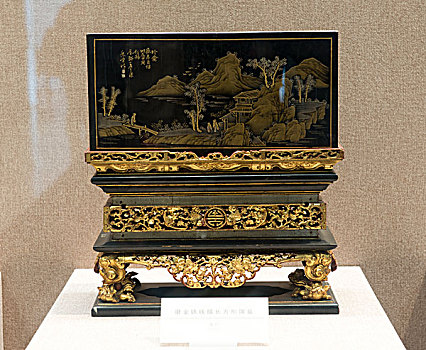 广东省博物馆潮州木雕磨金铁线描长方形馔盒清代