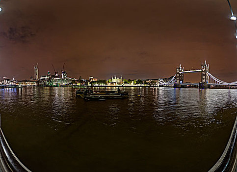 具有现代气息的英国伦敦圆形剧场,伦敦塔桥,泰晤士河