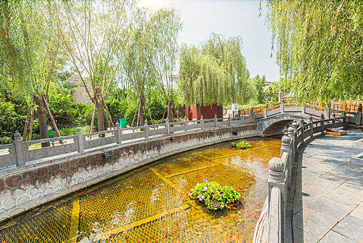 河南郑州新郑黄帝故里景区的轩辕桥与轩辕庙