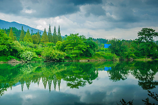 小河风光