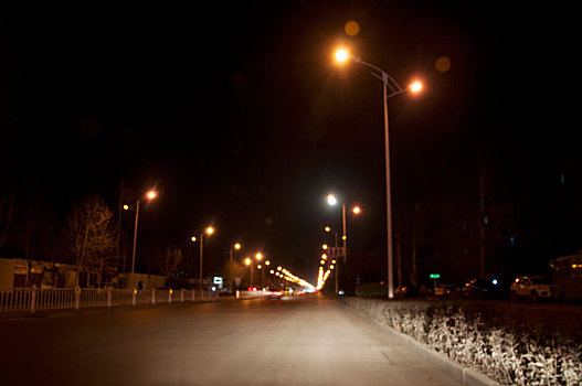 车辆行驶,夜晚,道路上