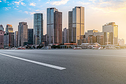 上海外滩建筑景观和城市广场沥青路面