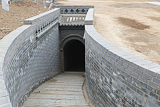河南三门峡陕州地坑院地面上的入口