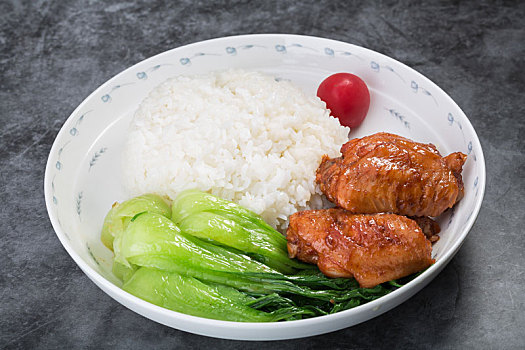 美食香煎鸡翅菜蔬米饭