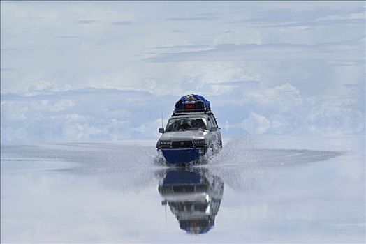 四轮驱动,驾驶,洪水,盐,荒芜,盐湖,乌尤尼,玻利维亚