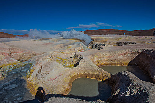 玻利维亚乌尤尼盐湖山区地热温泉