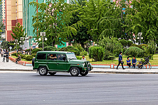 中国游客在朝鲜街头拍摄的人民军汽车