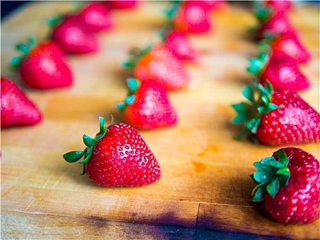 排,草莓,木板