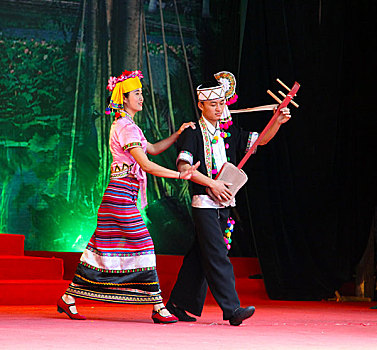傈僳族舞蹈和服饰