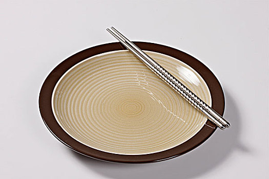 陶盘和银筷