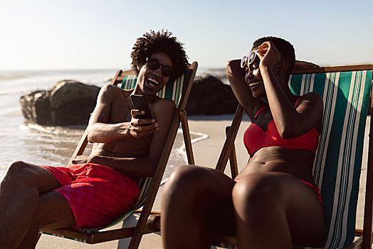 情侣,乐趣,手机,放松,沙滩椅,海滩