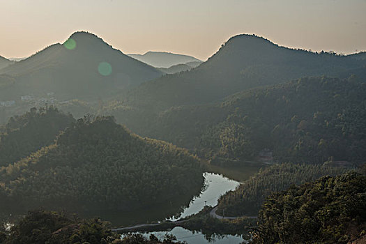 山,丹霞,河流,蓝天,黄昏,大气,田野,水电站,村庄,驴友,旅行,地质公园,丹霞地貌,绿色,灌木,树,草,水潭,素材,平面设计