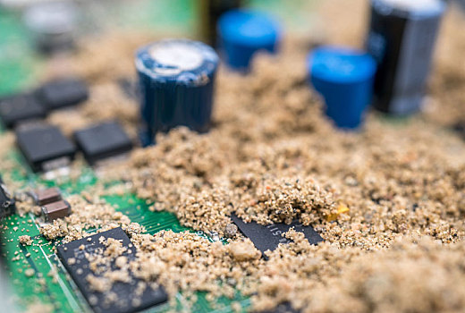 沙子和电路板芯片微距