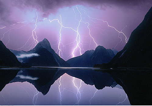 闪电,上方,山峦,湖,米尔福德峡湾,南岛,新西兰
