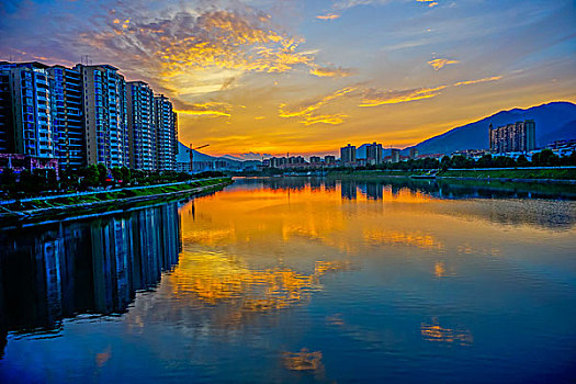 建筑群,高楼,河,灯,夜景,倒影,蓝天,白云