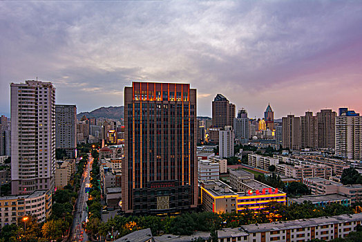 乌鲁木齐东风路建筑群夜景