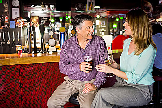 幸福伴侣,喝,一起,酒吧