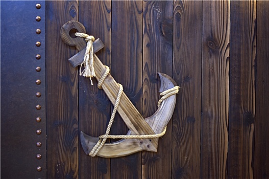 船锚主题的木质装饰品