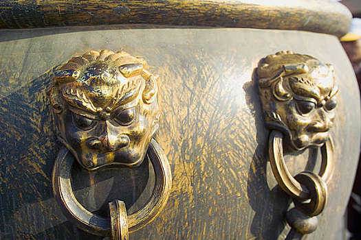 故宫中的铜兽缸