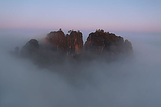 岩石构造,早晨,雾,日出,注视,撒克逊瑞士,国家公园,萨克森,德国,欧洲