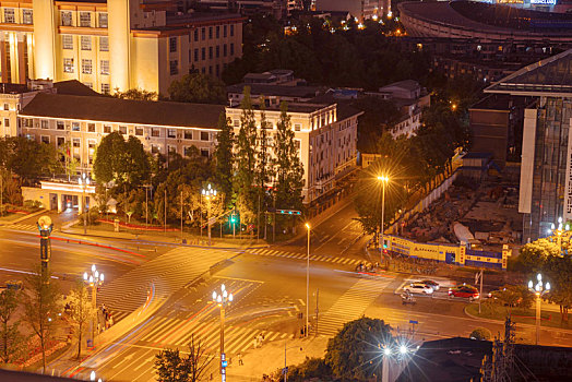 成都市人民东路十字路口夜景