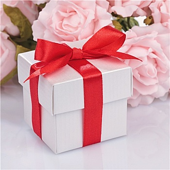 粉花,礼盒,红丝带,蝴蝶结,白色