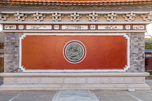 中式宅院影壁墙和龙石雕