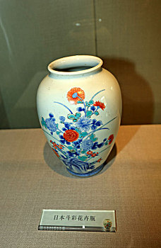 日本斗彩花卉瓶