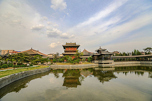 山西大同善化寺大雄宝殿普贤阁水中倒影