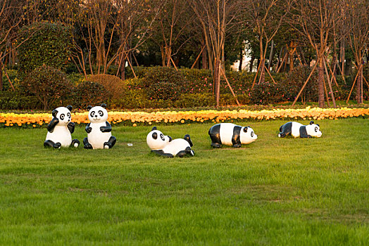 2018赣州滨江公园花卉展熊猫雕像