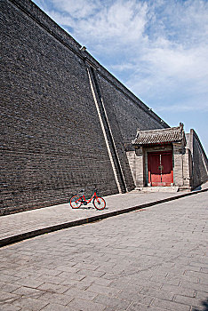 陕西省西安古城墙与共享单车