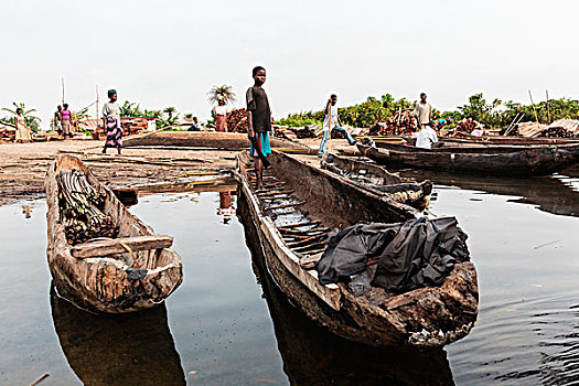 非洲,利比里亚,蒙罗维亚,人,汇集,传统,独木舟,船,河