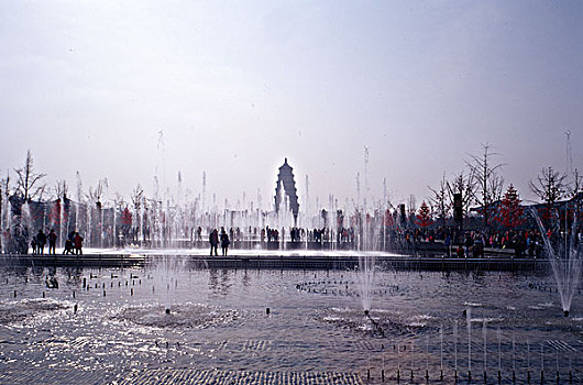 陕西西安大雁塔喷泉