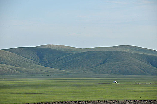 内蒙古呼伦贝尔,中国第一曲水,的莫尔格勒河畔金帐汗蒙古部落草原