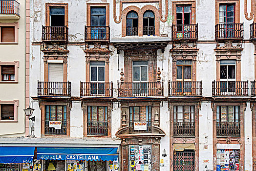 建筑外观,窗户,塞维利亚,安达卢西亚,西班牙,欧洲