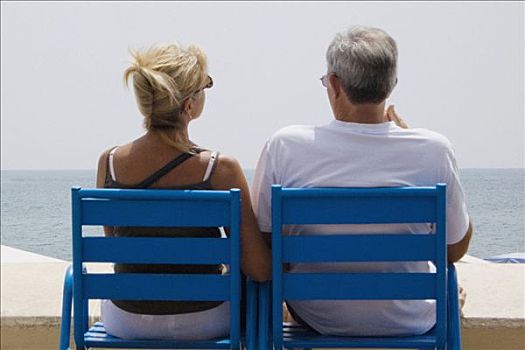 后视图,坐,夫妇,扶手椅,海滩,戛纳,法国