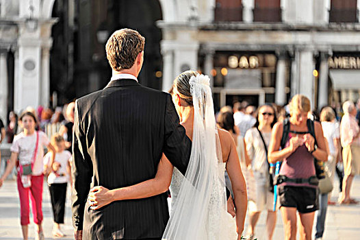 新婚夫妇,新娘,新郎,站立,威尼斯,威尼托,区域,意大利,欧洲