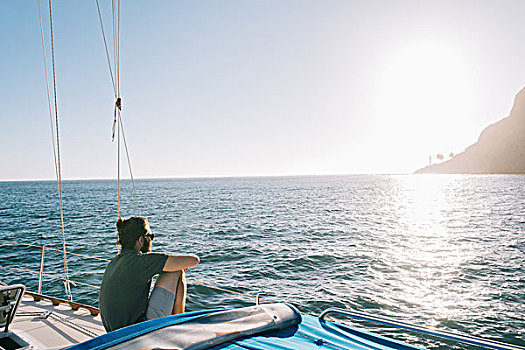 男人,享受,日落,帆船,圣地亚哥湾,加利福尼亚,美国