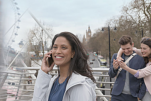 微笑,女人,交谈,手机,城市,桥,伦敦,英国