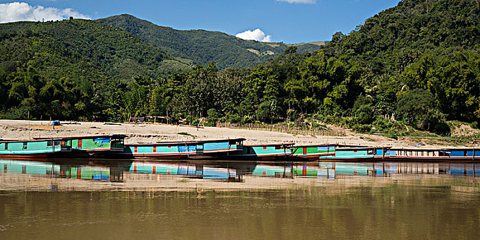 船,停靠,湄公河,琅勃拉邦,老挝