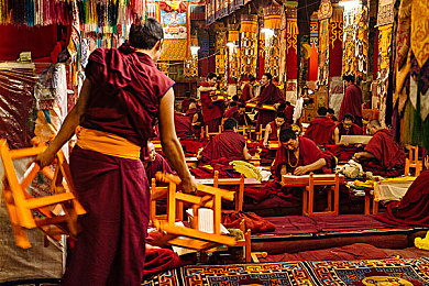 西藏人图片