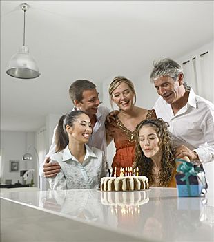 家庭,坐,生日蛋糕