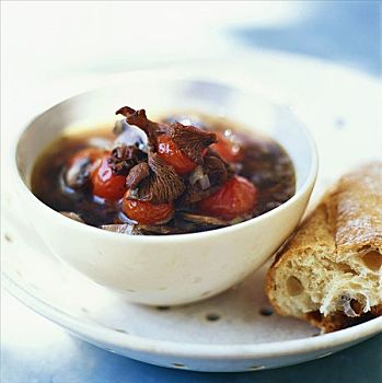 西红柿汤,蘑菇,法国