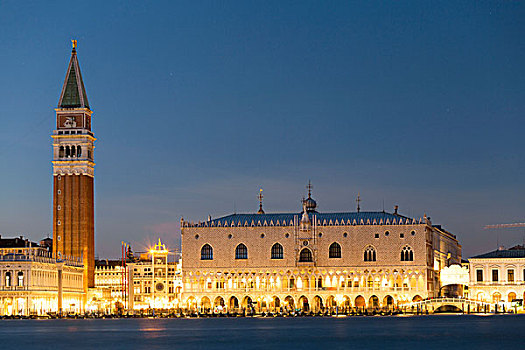 历史,宫殿,灯光,向上,黃昏,广场,威尼斯,威尼托,意大利,欧洲