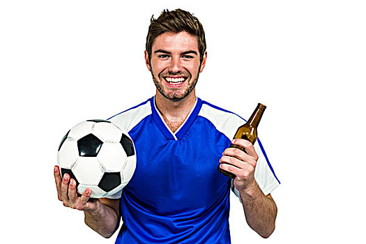 微笑,男人,拿着,足球,啤酒瓶,白色背景