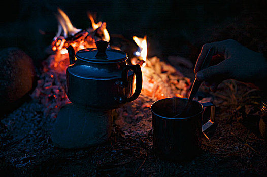 茶杯,茶壶,营火