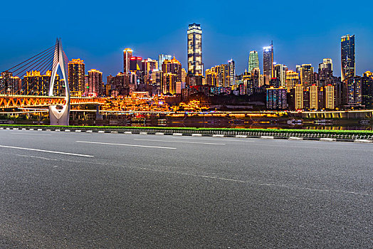 沥青路面和重庆夜景