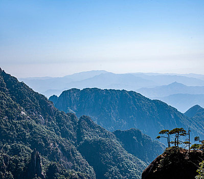 江西上饶三清山西海岸群山