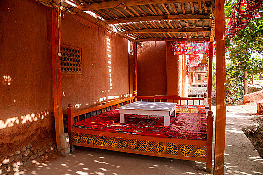 新疆泽普金胡杨国家森林园区长寿民俗文化村维吾尔族人家庭院